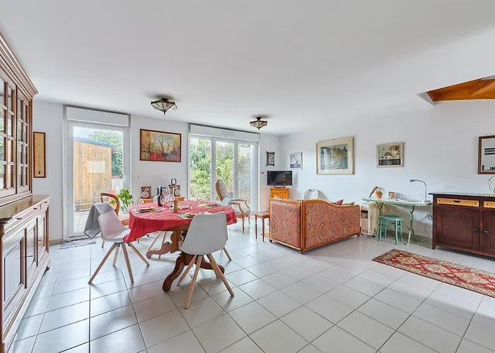 Les Rochambelles - Maison Avec Terrasse Vakantiehuis *