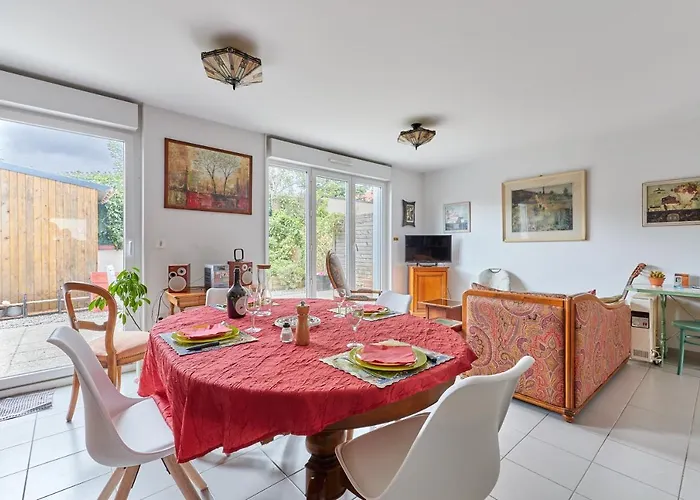 Les Rochambelles - Maison Avec Terrasse Vakantiehuis